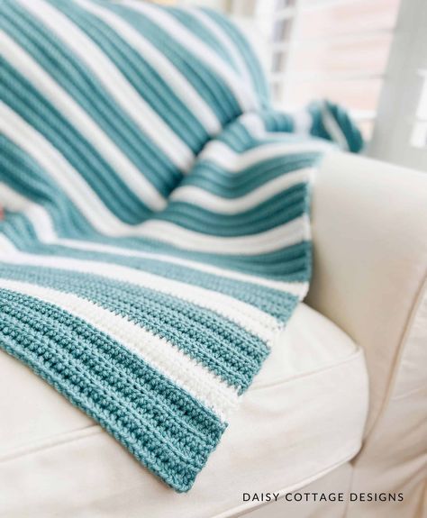 Super Easy Two-Color Blanket Crochet Pattern (FREE!)