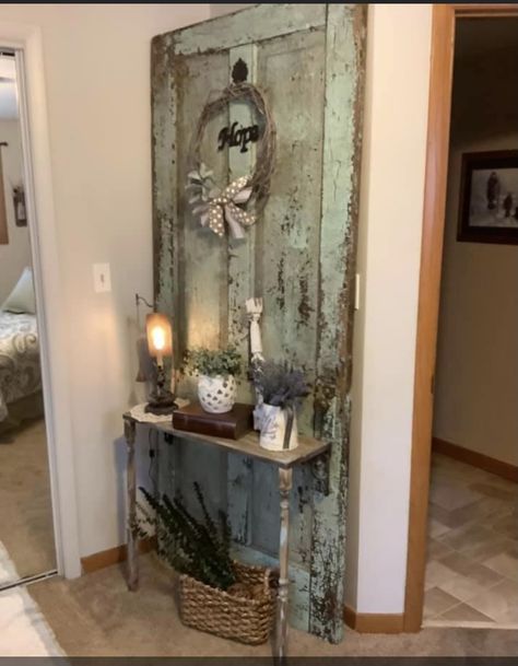 Old Farm Doors Ideas, Old Door Decorating Ideas, Vintage Doors Repurposed, Entry Door Decor, Old Door Decor, Old Door Projects, French Painted Furniture, Solid Oak Doors, Rustic Vintage Decor