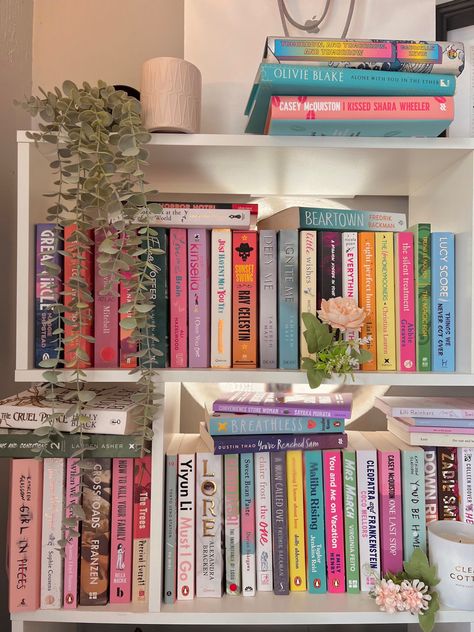 Book Aesthetic Colorful, Pink Aesthetic Bookshelf, Colorful Books Aesthetic, Romance Bookshelf Aesthetic, Cute Book Shelves Aesthetic, Room Bookshelf Aesthetic, Books Room Aesthetic, Bookshelf Aesthetic Bedroom, Book Shelves Aesthetic