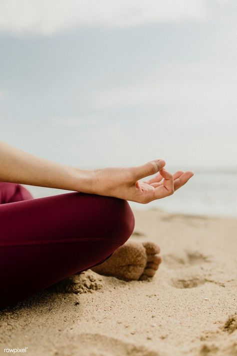 Woman meditating on the beach | premium image by rawpixel.com #photography #photos Woman Meditating, Photo Yoga, Meditation Photos, Yoga Photoshoot, Yoga Images, Yoga Inspo, Beach Pink, Sup Yoga, Yoga Pictures