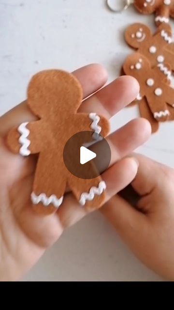 No Sew Gingerbread Man, Gingerbread Man Felt Pattern, Felt Peppermint Candy Diy, Diy Felt Gingerbread Man, Felt Gingerbread Man Ornaments, Felt Sewing Projects Free Pattern, Gingerbread Felt Ornaments Diy, Diy Gingerbread Man Crafts, Gingerbread Man Ornaments Diy