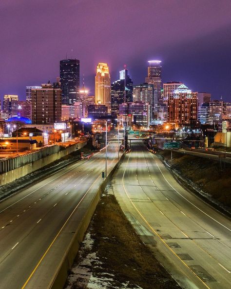 Minnesota on Instagram: “Photo by: @lpvisuals” Minnesota Aesthetic, Ravens Wallpaper, Skyline Photography, Twin Cities Minnesota, Minneapolis Skyline, Minneapolis City, Minneapolis St Paul, Night Skyline, Pittsburgh City