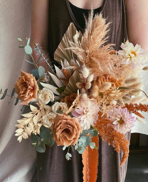 Peach Orange Wedding, Dried Flowers For Wedding, Flower Ideas Diy, Diy Dried Flowers, Autumn Bouquets, Dried Floral Arrangements, Wildflower Bouquets, Hanging Greenery, Floral Arrangement Ideas