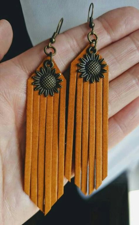 Diy Leather Earrings, Leather Jewelry Diy, Diy Jewelry Earrings, Leather Crafts, Rustic Jewelry, Homemade Jewelry, Leather Fringe, Diy Schmuck, Leather Diy