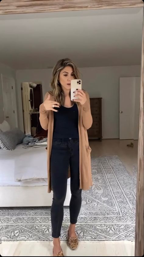 Fall Style 2023 Women Work, Simple Interview Outfit Winter, Lazy Business Casual, Nice Casual Work Outfits, Junior Business Casual Outfits, 2023 Fashion Trends Business Casual, Business Casual Outfits For Women Comfy, Long Sleeve Interview Outfit, Rainy Day Realtor Outfit