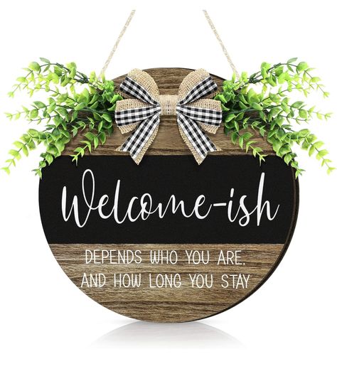 Helping people get expensive looks for less! Funny Wreaths, Door Sign Funny, Funny Door Signs, Home Front Door, Farmhouse Porch Decor, Door Hanging Decorations, Circle Crafts, Front Door Sign, Porch Welcome Sign