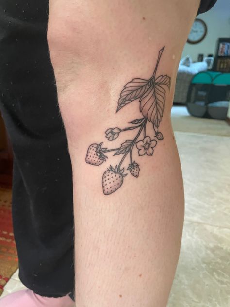 Cottagecore Tattoo, Olivia Harrison, Sparkle Tattoo, Cute Thigh Tattoos, Strawberry Tattoo, Fruit Tattoo, Vine Tattoos, Floral Tattoo Sleeve, Cool Small Tattoos