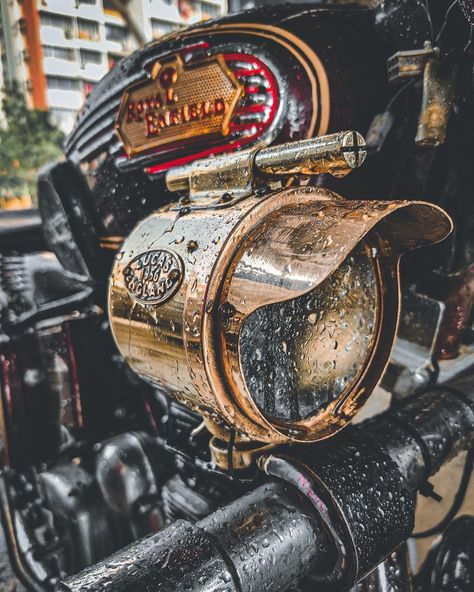 Portraits Pics, Vintage Royal Enfield, Cool Engineering, Royal Enfield Logo, Bullet 350, Royal Enfield Wallpapers, Royal Enfield Accessories, Bob Marley Pictures, Enfield Bike