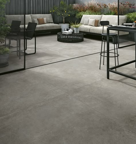 Introducing Edge. A new concrete-effect porcelain tile from Italy. Tiled Deck, Outdoor Concrete Floors, Outdoor Tile Patio, Design Per Patio, Concrete Tile Floor, Terrace Floor, Outdoor Paving, Smooth Concrete, Concrete Flooring