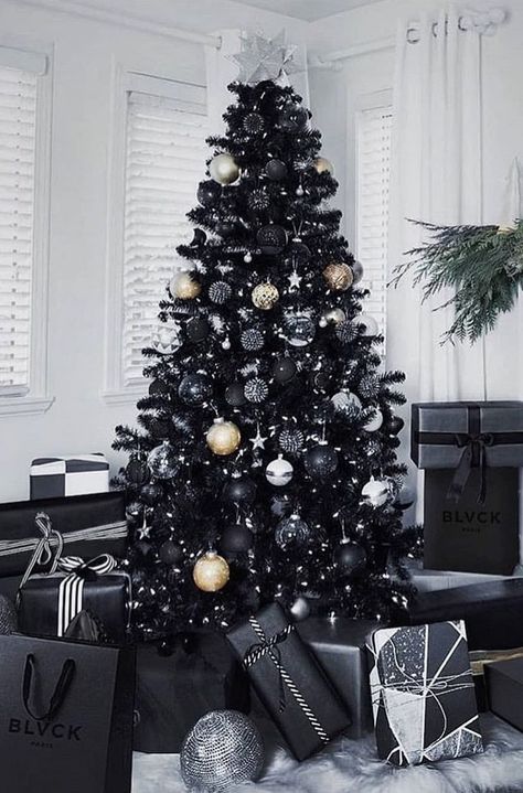 christmas decor ideas;christmas crafts;christmas tree ideas;christmas gift ideas;christmas decorations;christmas cookies;christmas wreaths; Black Xmas Tree, Black Christmas Tree Decorations, Glam Christmas Tree, Black Christmas Decorations, Christmas Tree Decorating Ideas, Tree Decorating Ideas, Black White Christmas, Black And White Christmas, Blue Christmas Decor