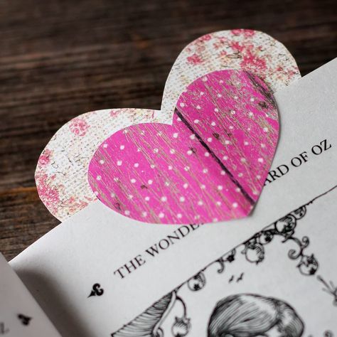 Paper Cup Crafts, Valentines Bookmarks, Heart Bookmark, Valentines Day Crafts, Valentine Crafts For Kids, Cup Crafts, Diy Bookmarks, Valentine's Day Crafts, Valentines Day Ideas