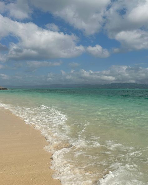 #beach #ocean # afternoonbeach #summer #summervibes #summerphoto #summerideas #clearocean #okinawa japan Cat Room Decor, Summer Japan, Japan Beach, Summer In Japan, Japan Summer, Clean Beach, Coastal Granddaughter, Quiet Life, Okinawa Japan