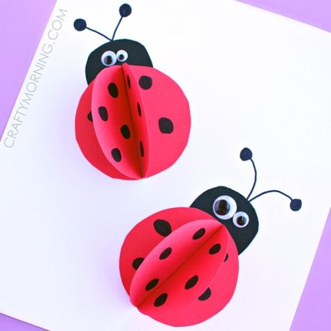 Lady bug craft ideas for kids, kindergarten, preschoolers, and adults. Ladybug crafts using paper plates, egg cartons, bottle caps, rocks. Fun, easy craft activities for kids, making ladybug insects. Paper Ladybug Craft, Paper Ladybug, Ladybug Craft, Penanda Buku, Diy Summer Crafts, Ladybug Crafts, Bug Crafts, Seni Dan Kraf, Summer Crafts For Kids