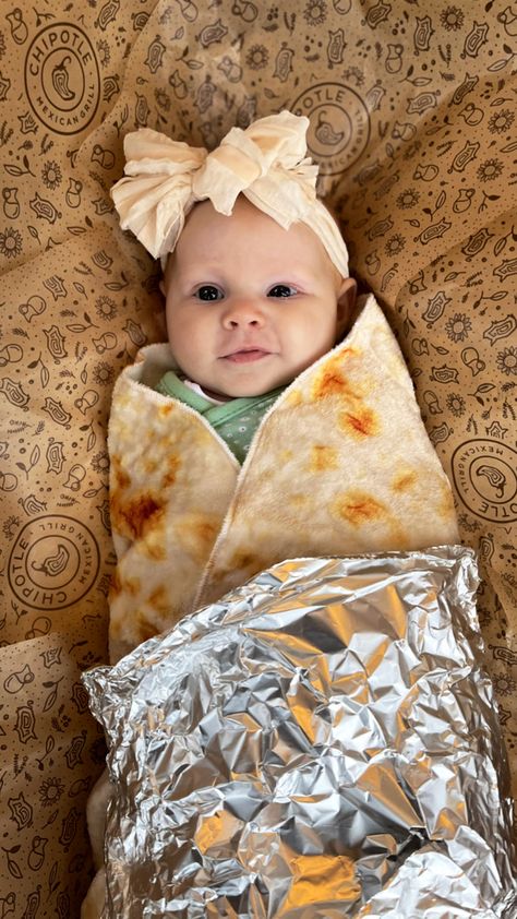 Baby Burrito Photoshoot, Bobbatlu Baby Photoshoot, Baby Nacho Libre Costume, Baby Concha Costume, Baby Burrito Costume, Mexican Baby Photoshoot, Cute Baby Onesies, Halloween Coustumes, Cute Baby Photos