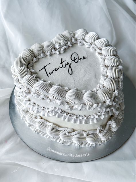 White 21st Birthday Cake, Classy 21st Birthday Cake, Twenty One Cake, Classy 21st Birthday, Bday Aesthetic, 21st Bday Cake, Leo Szn, Curling Tips, 21 Bday