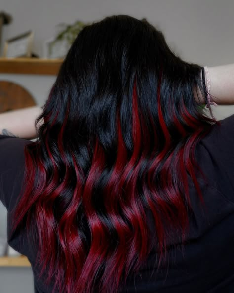 Vivid Red Balayage Hair, Red And Back Hair, Under Colour Hair, Deep Red Balayage Hair, Black And Red Balayage, Black And Red Ombre Hair, Under Hair Color, Burgundy Red Hair, Black Balayage