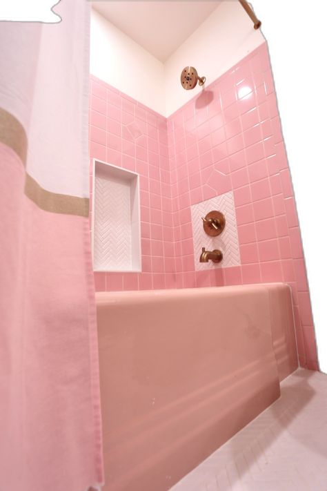 Vintage Pink Tile Bathroom, Pink Tile Bathroom Ideas, Pink Tile Bathroom, Pink Bathroom Tiles, Pink Bathtub, Colored Toilets, Retro Pink Bathroom, Pink Tub, Vintage Pink Bathroom