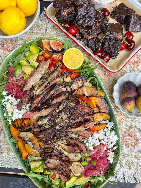 Honey Balsamic Marinated Skirt Steak + Fudgy Brownies Recipe Skirt Steak Salad Recipes, Balsamic Steak Salad, Steak Salads, Fudgy Brownies Recipe, Tomato Girl Summer, Marinated Skirt Steak, Steak Salad Recipe, Balsamic Steak, Tomato Girl