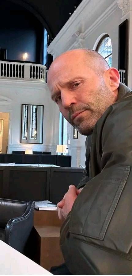 Jason Statham With Hair, Jason Statham Style, Jason Stratham, Jason Statham Movies, Action Movie Stars, Movie Actors, Medical Photos, Airport Photos, Portrait Photography Women