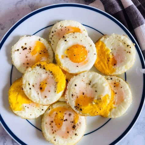 Oven Baked Eggs - Perfect for Meal Prep Oven Baked Eggs, Breakfast Snap, Baking Recipe Ideas, Baked Eggs Recipe, Reheat Chicken, Recipe Art, Dinner Aesthetic, Breakfast Aesthetic, Whoopie Pie