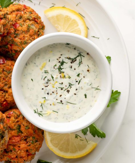 Elevate your dishes with this flavorful lemon-dill crème fraîche dip. The combination of fresh herbs, garlic, capers, and citrus brings a tangy and creamy twist. Sauce For Salmon Patties, Gluten Free Salmon, Lemon Dill Sauce, Vegetable Dips, Sauce For Salmon, Elegant Appetizers, Vegetable Platter, Lemon Dill, Dill Sauce