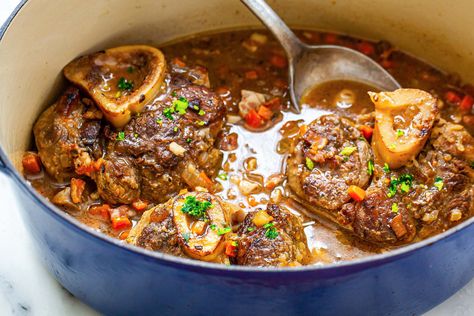 Osso Bucco Recipe, Osso Buco Recipe, Osso Bucco, Clam Recipes, Dinners To Make, Classic Italian Dishes, Italian Dinner, Braised Beef, Simply Recipes