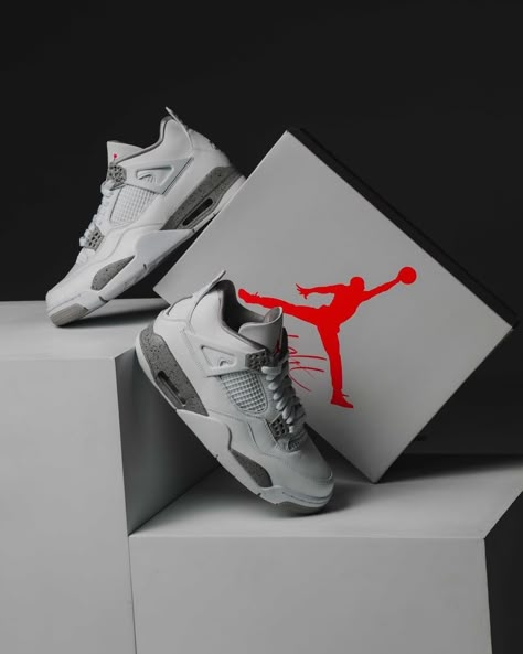 Sneaker Picture Ideas, Shoes Photography Ideas, Sneakers Sketch, Sneaker Website, Jordan Logo Wallpaper, Shoes Fashion Photography, Shoes Wallpaper, Sneaker Nike, Best Basketball Shoes