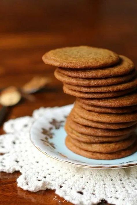 Butter Crisp Cookies, Crispy Sugar Cookie Recipe, Brown Sugar Cookie Recipe, Soft Frosted Sugar Cookies, Butter Cookies Easy, Brown Sugar Cookies, Cooking Cookies, Crispy Cookies, Butter Cookies Recipe