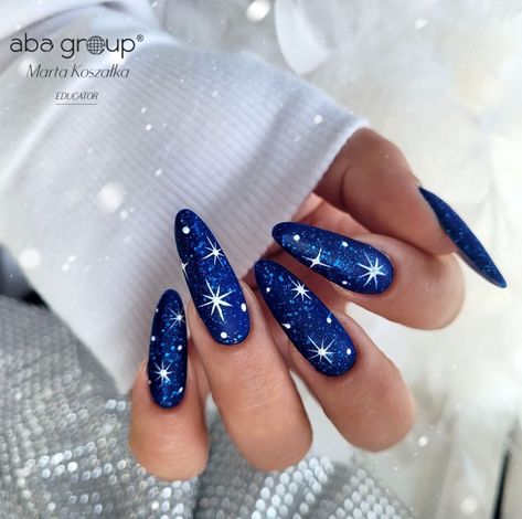 Long Round Blue Nails with Stars Blue Nail Designs Winter, Blue And White Nails Christmas, New Years Nails Blue, Blue New Years Nails, Stars Nails Design, Blue Nails With Stars, Dark Blue Christmas Nails, Nails Blue Winter, Black Blue Nails