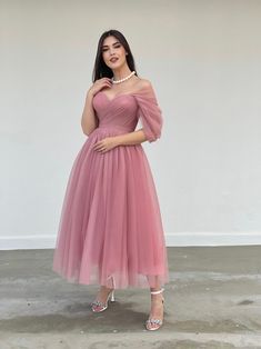 Powder Pink Dress, Pink Dress Outfits, Birthday Dress Women, Pink Tulle Dress, Inspirational Poems, Pink Cocktail Dress, Pink Gowns, Red Prom, فستان سهرة