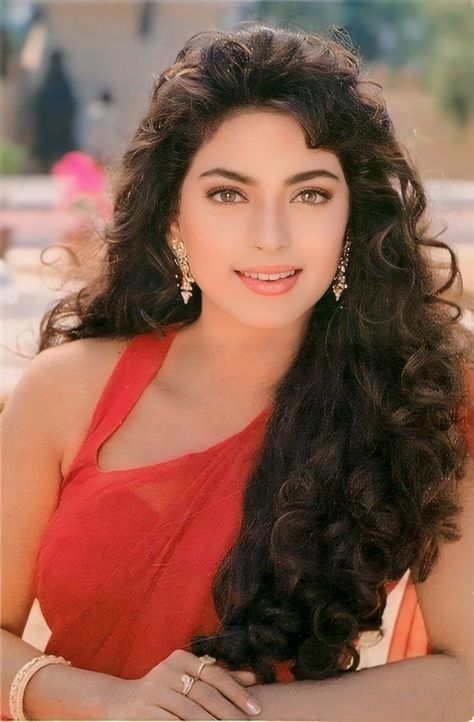 Juhi chawla   #actressindian Juhi Chawla 90s, 90s Bollywood Actress, Kareena Kapoor Pics, Juhi Chawla, Bollywood Pictures, Vintage Bollywood, Bollywood Actors, Bollywood Celebrities, Desi Beauty