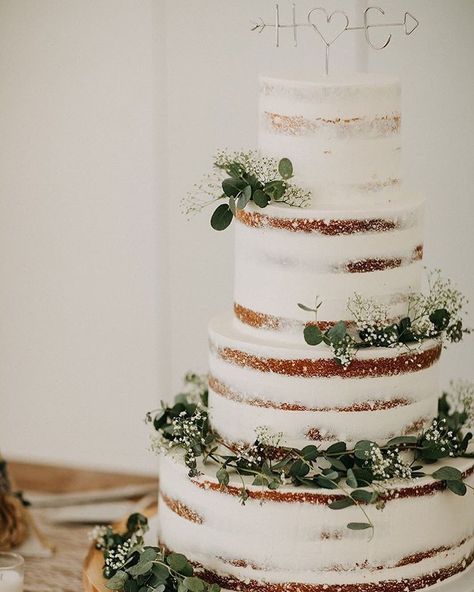 Wedding Cake Ideas For 200 People, Rustic Tiered Cake, Enchanted Forest Wedding Cake Simple, Exposed Wedding Cake, Greenery Cake Ideas, Modern Rustic Wedding Cake, Wedding Cake Neutral Colors, Sage And White Wedding Cake, Wedding Cake Naked Rustic