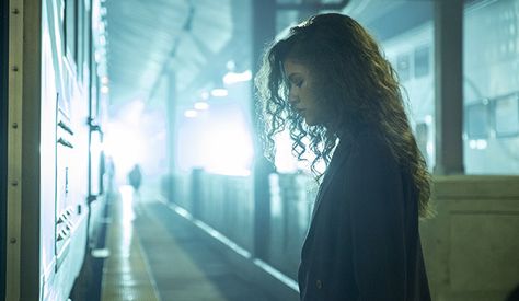 Emmy episode analysis: Zendaya (‘Euphoria’) in ‘Made You Look’ - GoldDerby Zendaya Side Profile, Euphoria Collage, Euphoria Photography, Euphoria Vibe, Rue Bennet, Zendaya Makeup, Euphoria Season 2, Euphoria 2, Color In Film