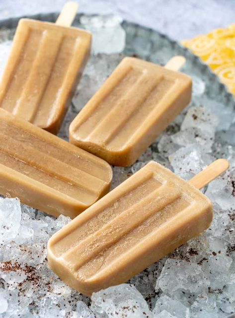 Popsicle Ideas, Iced Coffee Popsicles, Cream Deserts, Mocha Iced Coffee, Popsicles Recipes, Coldbrew Coffee, Coffee Popsicles, Frozen Pudding, Coffee Ice Cream Recipe