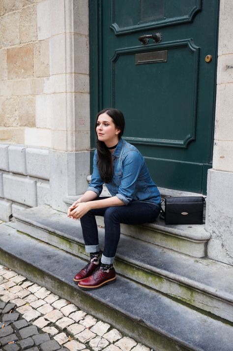 Outfit: cuffed Levi's with floral socks and chunky brogues Oxford With Socks, Chunky Brogues Womens Outfit, Visible Socks Outfit, Chunky Brogues Outfit, Outfits With Brogues Women, Brouges Women Outfit Work, Chunky Oxfords Outfit, Brogues Outfit Women, Derby Shoes Women Outfit