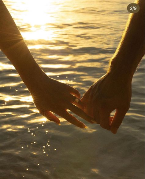 Sun Setting, Summer Romance, Beach Shoot, Beach Engagement, Couple Shoot, Couple Aesthetic, Engagement Photoshoot, Two People, Photography Inspo