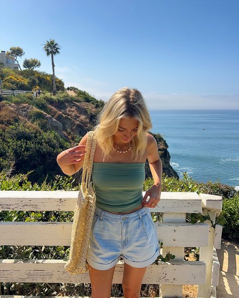 @jamielynkane + summer sun + the It Knit Foldover Tube Top = the best summer day 🥹☀️💚 Beach Tube Top Outfit, Tube Top Beach Outfits, Summer Outfits Tube Tops, Outfits With Tube Tops, Cute Tube Top Outfits, Hawaii Ideas, Tube Top Outfit, Tropical Outfits, Summer Tube Top