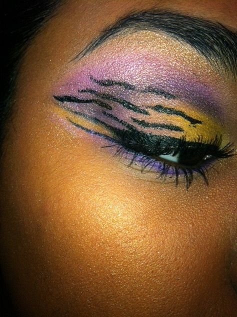 My College Football LSU Tigers inspired eye w/ tiger stripes! <3 GEUAX TIGERS! Lsu Game, Lsu Fans, Lsu Tigers Football, Tiger Stadium, Tiger Love, Lsu Football, Tiger Eyes, Tiger Football, Geaux Tigers