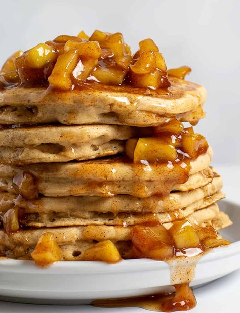 Pancakes Protein, Apple Cinnamon Pancakes, Vegan Pancake Recipes, Plant Based Recipes Breakfast, Vegan Breakfasts, Cinnamon Pancakes, Healthy Vegan Breakfast, Apple Pancakes, Wfpb Recipes