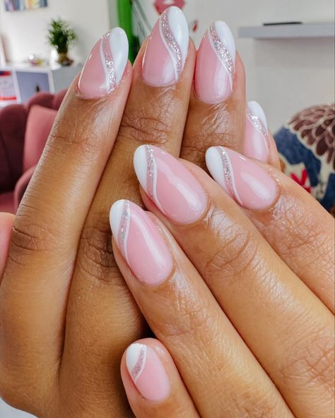 Trending nail-art Side French nails #nails #nailsbymeena0 Side French Tip Nails, Side French Nails, Winter French Nails, Tip Nails, French Tip Nails, Nails Nails, French Nails, Nail Tips, Nail Ideas