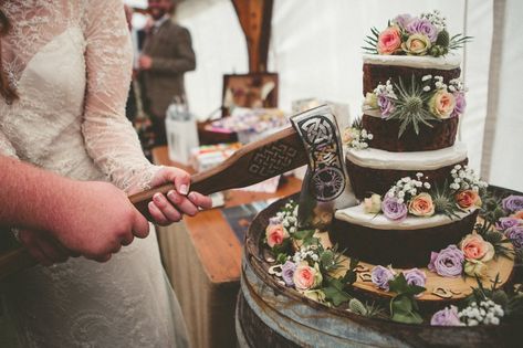 Norse Wedding Cake, Viking Wedding Ideas Inspiration, Pagan Wedding Cake, Nordic Wedding Decor, Pagan Wedding Decor, Viking Wedding Cake, Viking Wedding Decor, Witch Wedding Dress, Viking Wedding Ideas