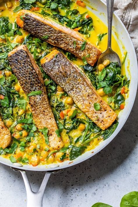 Seared salmon with spinach and chickpeas in a creamy coconut curry sauce is an easy one-pot meal that cooks in under 20 minutes! #salmon #onepot Salmon Coconut, Palace Kitchen, Curry With Spinach, Coconut Curry Recipes, Salmon Curry, Coconut Curry Sauce, Salmon Skin, Coconut Milk Curry, Easy One Pot Meals