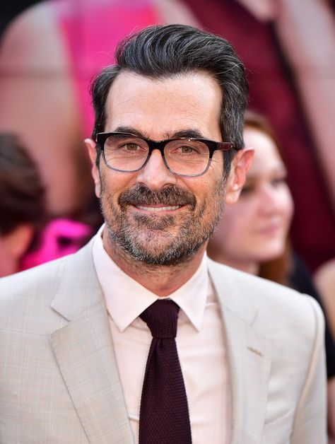 Why Modern Familys Ty Burrell Gave Out-Of-Work Servers a $100000 Tip Ty Burrell, Bar Owner, Phil Dunphy, Teen Actresses, Mens Cuts, Hot Actors, Real Life Stories, Night Aesthetic, Staying Alive