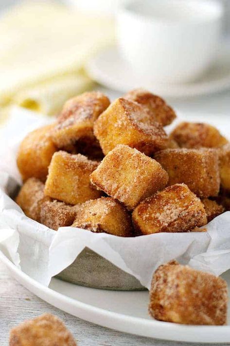 Mini Churros, Churro Bites, French Toast Bites, Recipe For Teens, Cinnamon French Toast, Toast Recipes, Clean Eating Snacks, Mexican Food Recipes, Cookies Et Biscuits