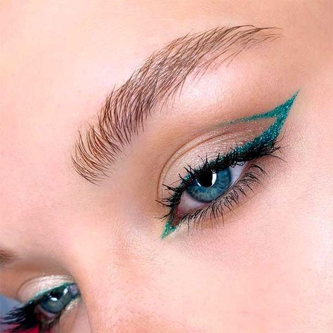 Liner Ideas, Color Eyeliner Makeup, Neon Eyeliner, Double Winged Eyeliner, Creative Eyeliner, Double Eyeliner, Eyeliner Application, Eyeliner Set, Eyeliner Hacks