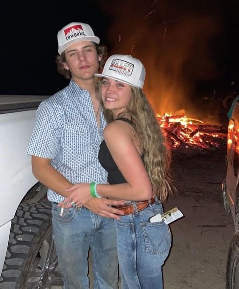 Lane And Kelly Frost, Sadies Outfits Couples, Cute Country Couple Photos, Cute Cowboys Teenagers, Country Couples Teenage, Country Concert Couple Pictures, Country Date Ideas, Cowboy Relationship Goals, Country Boyfriend Goals