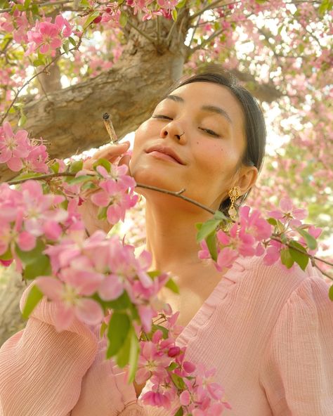 A quick reminder to be grateful today of what you have and what you have done 💐🌸🌿 I know, sometimes you feel like you’re so small and never enough, but for real tho. You, yeah you... You have been kickin’ a$$ and you did great! And yes, you deserve a cute sesh 💐🌸💅🏼💨🥰 Tell me 3 things that you’re so grateful about? Never Enough, Be Grateful, So Grateful, May 31, 3 Things, Instagram A, You Deserve, For Real, Tell Me