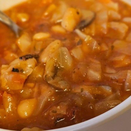 White Bean Cabbage Soup Bean Cabbage Soup, Paleo Soups And Stews, Bean Food, Bariatric Sleeve Recipes, Canning Garden, Bean Soups, Soup Cleanse, White Bean Soup Recipes, Frugal Cooking