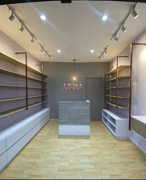 Boutique Shelves Ideas, Shops Designs Ideas, Product Display Design Creative, Kids Shop Design, Shop Ideas Design, Perfume Store Interior Design, Concept Store Ideas, Perfume Shop Interior Design, Perfume Shop Design