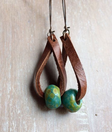 Handmade Leather Jewelry, Diy Leather Earrings, Leather Jewelry Diy, Rustic Jewelry, Boho Leather, Homemade Jewelry, Fabric Jewelry, Leather Diy, Distressed Leather